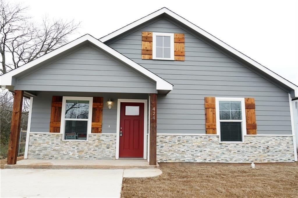 Single Family 3BR 2BA - 424 E Nelson Street, Denison, TX