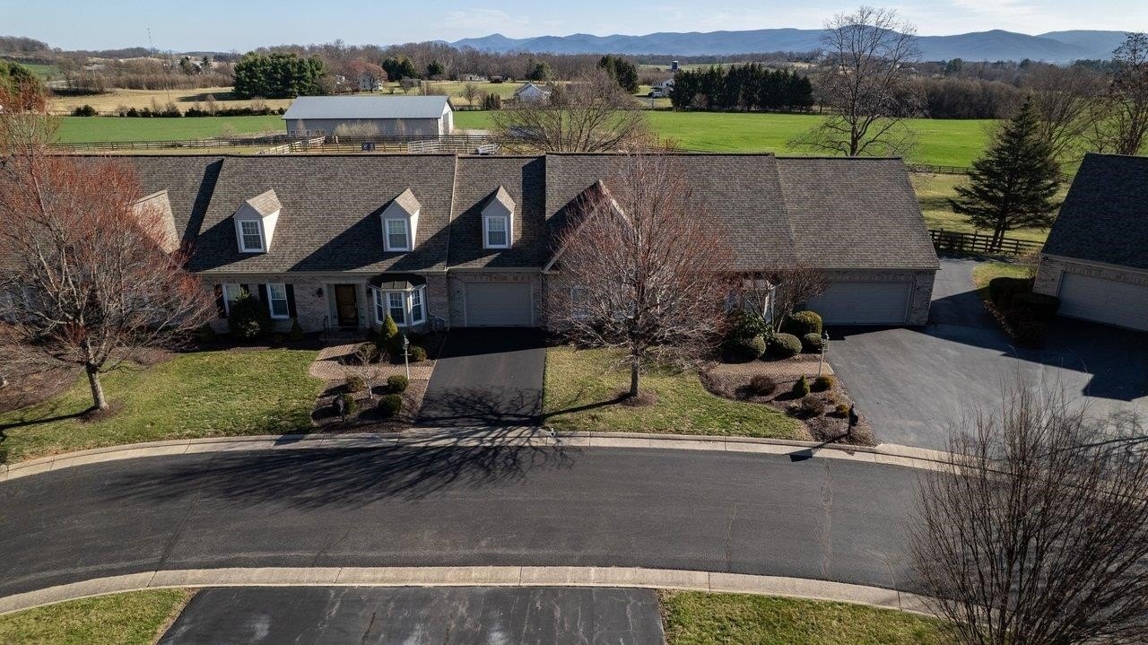 Single Family 3BR 3BA - 15 CHOWNING CIR, WAYNESBORO, VA