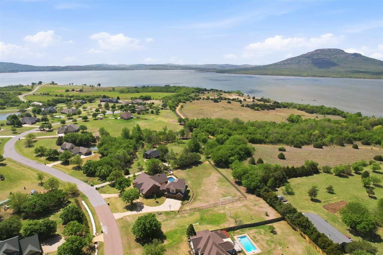 Single Family 4BR 3BA - 17 NW Burr Oak Dr, Lawton, OK