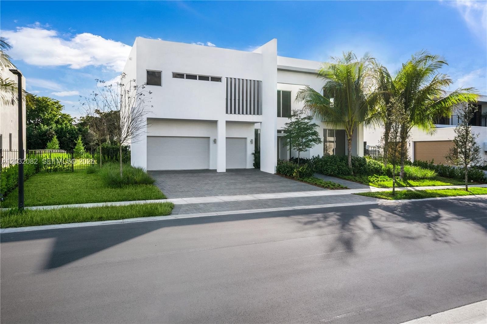 Single Family 5BR 5BA - 16720 N Botaniko Dr N, Weston, FL