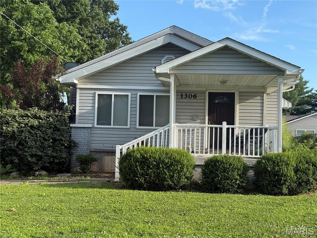 Single Family 2BR 1BA - 1306 Main Street, South Roxana, IL