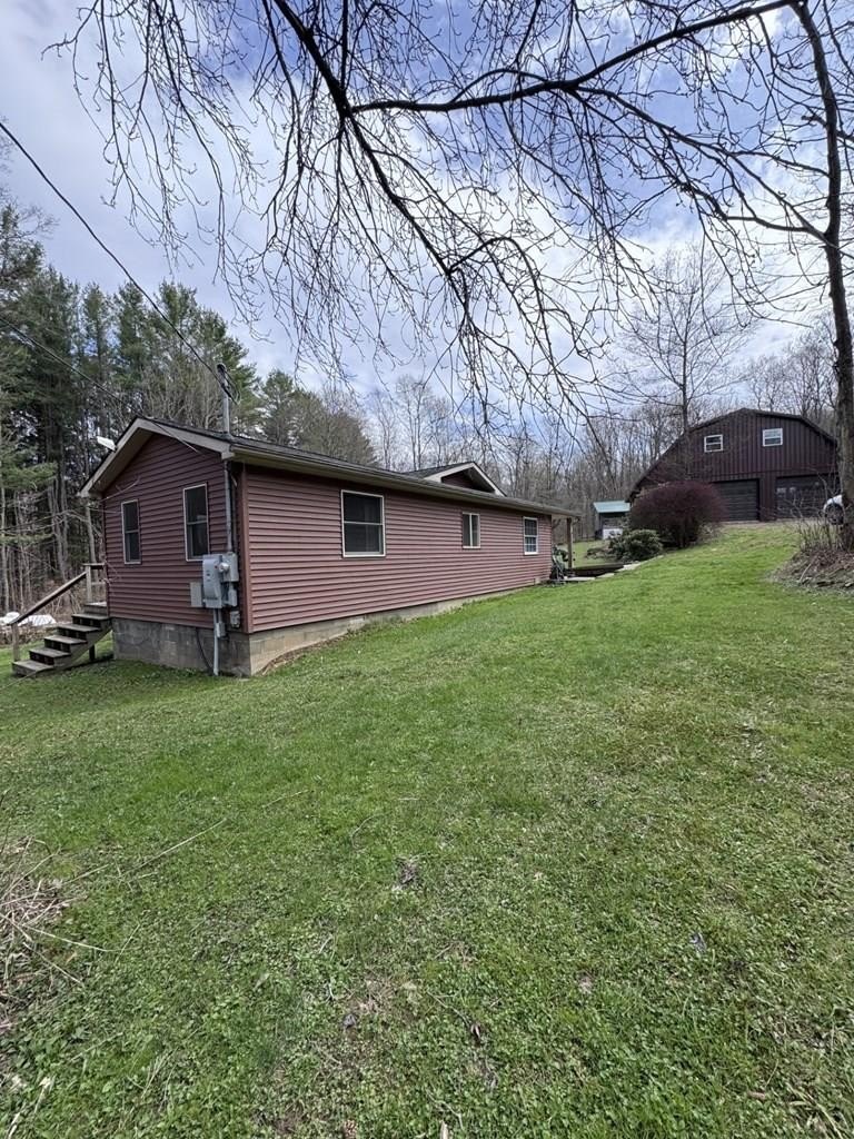 987 Bloomster Holw Rd  