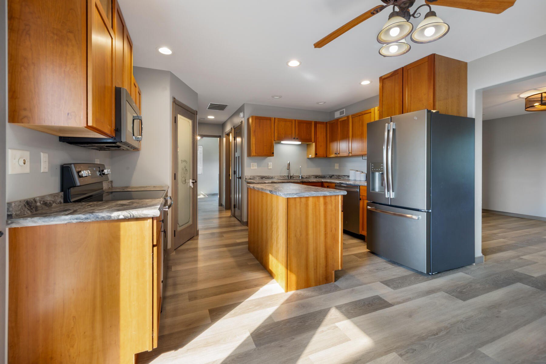 Single Family 4BR 2BA - 10237 E ELM LAKE Drive, Frederick, SD