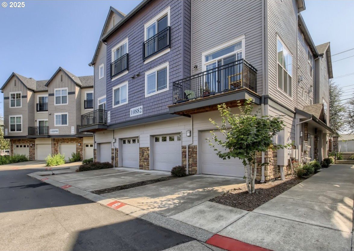 Condo 3BR 3BA - 10882 NE RED WING Way, Beaverton, OR