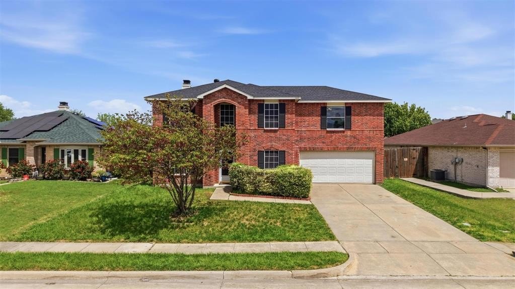 Single Family 4BR 3BA - 1400 Blazing Star Trail, Burleson, TX