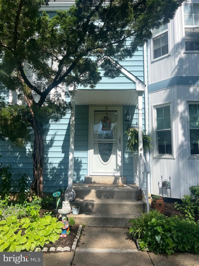 Single Family 3BR 3BA - 614 WOODGATE LN, UPPER CHICHESTER, PA