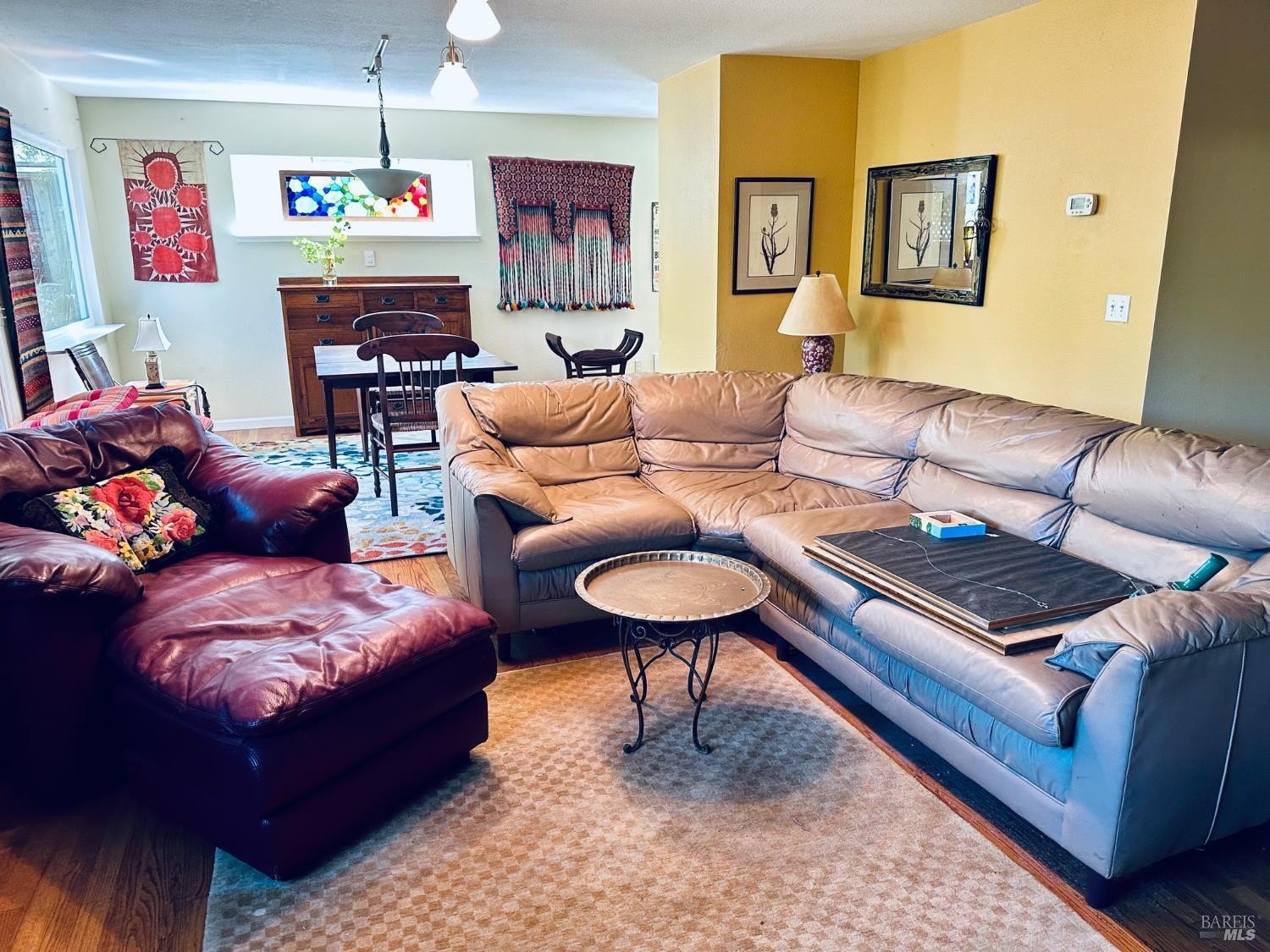 Single Family 3BR 3BA - 587 Fieldcrest Drive, Healdsburg, CA