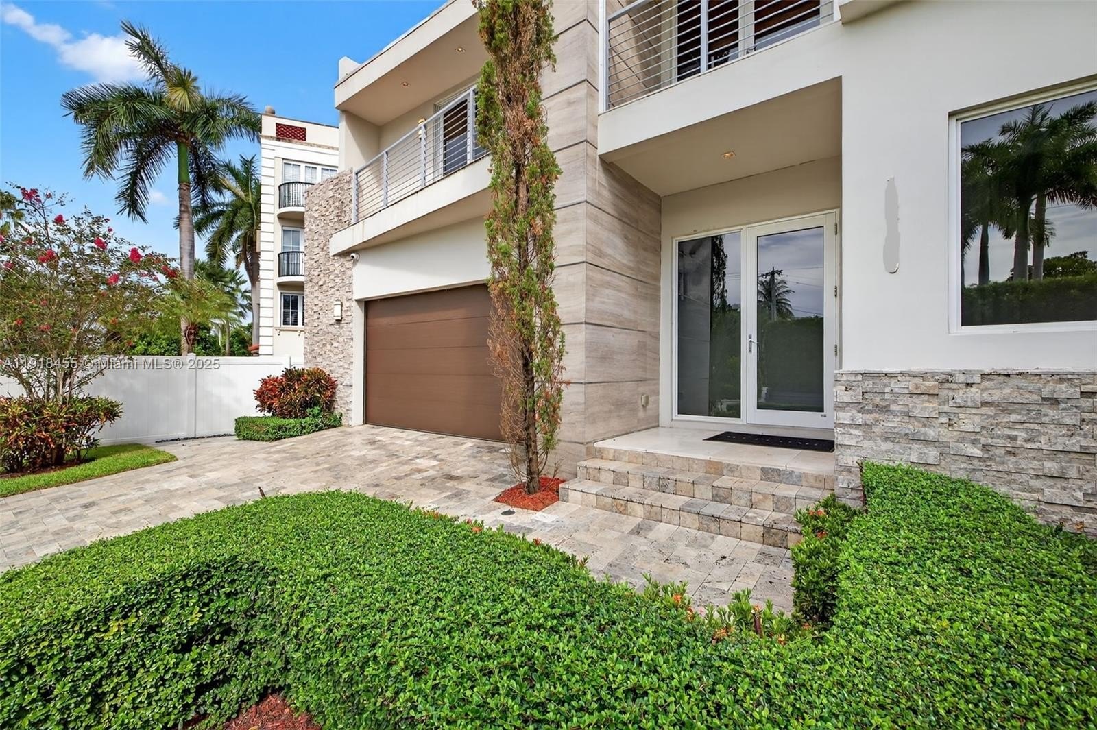 Single Family 4BR 5BA - 1200 Cordova Rd, Fort Lauderdale, FL