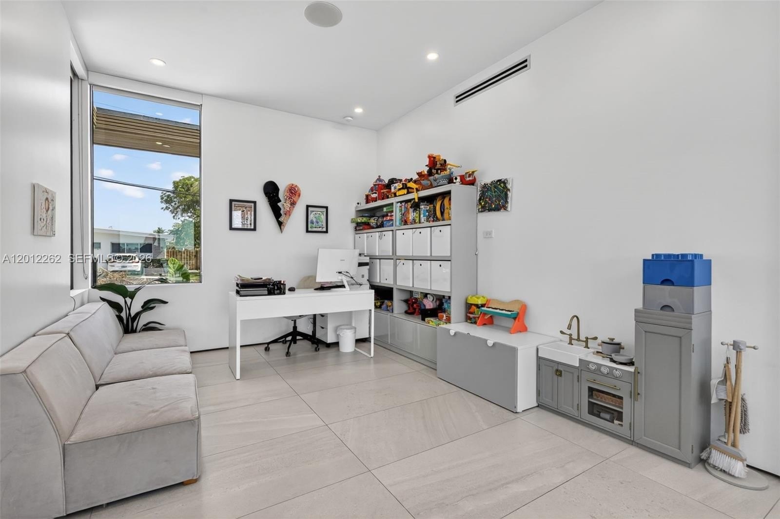 Single Family 6BR 7BA - 1830 NE 193rd St, Miami, FL