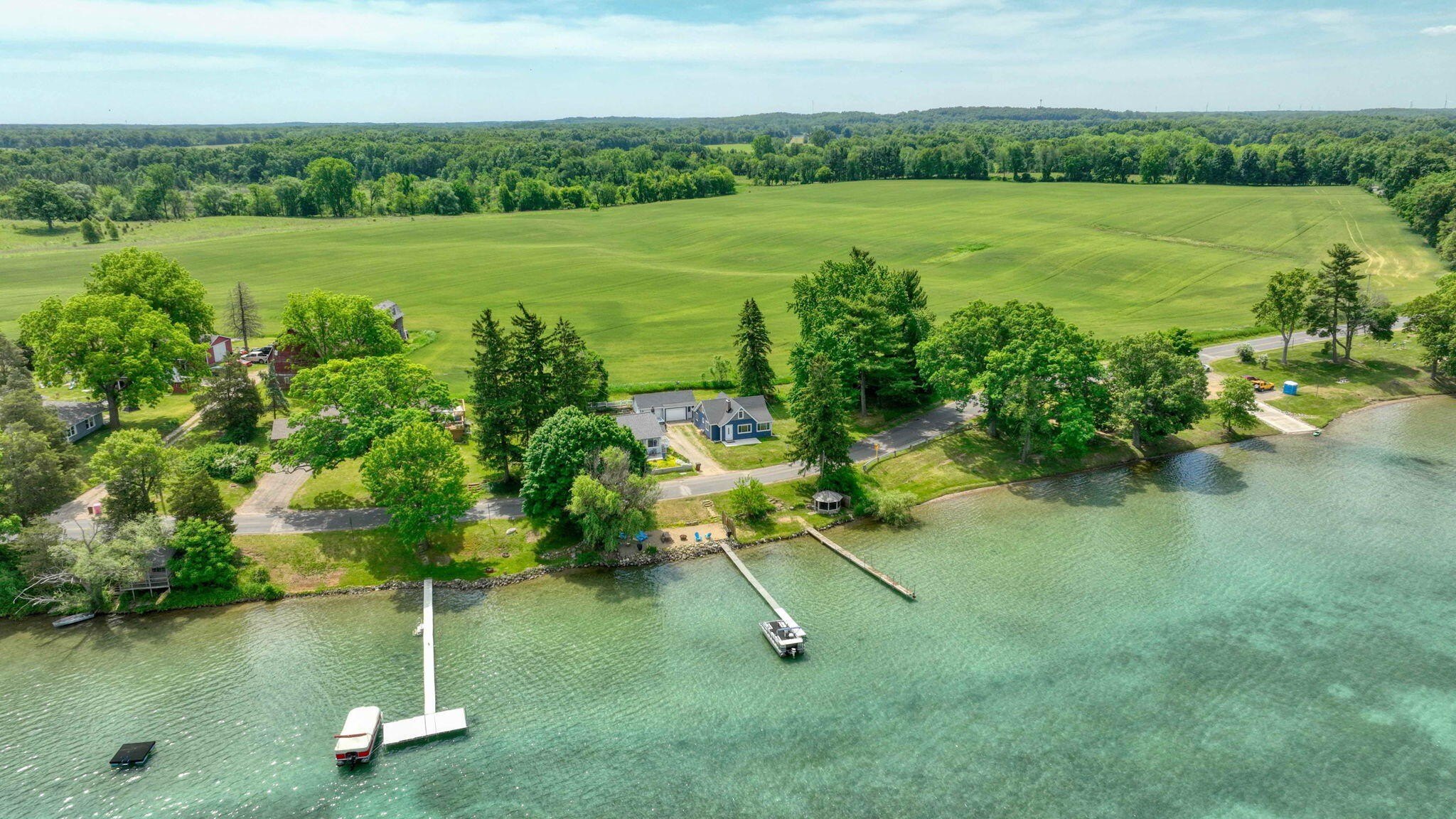 Single Family 4BR 1BA - 11965 Round Lake Road, Horton, MI