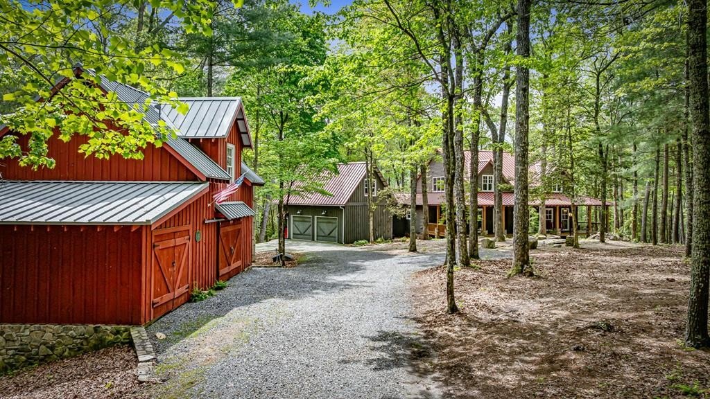 Single Family 4BR 4BA - 245 Old Anderson Creek, Ellijay, GA