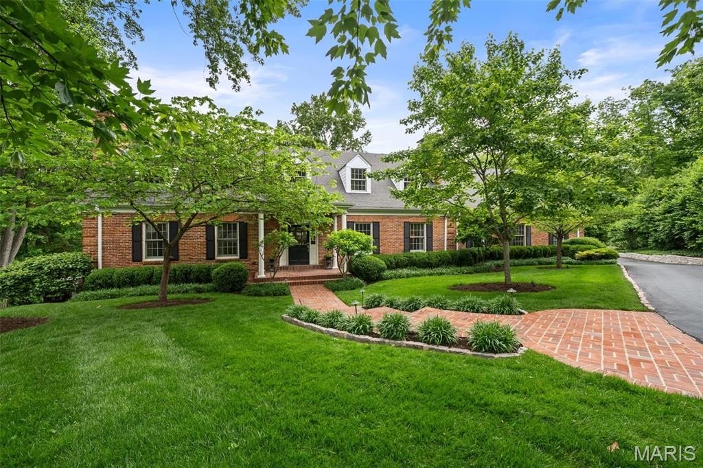 Single Family 4BR 5BA - 33 Gouvenor Lane, Ladue, MO