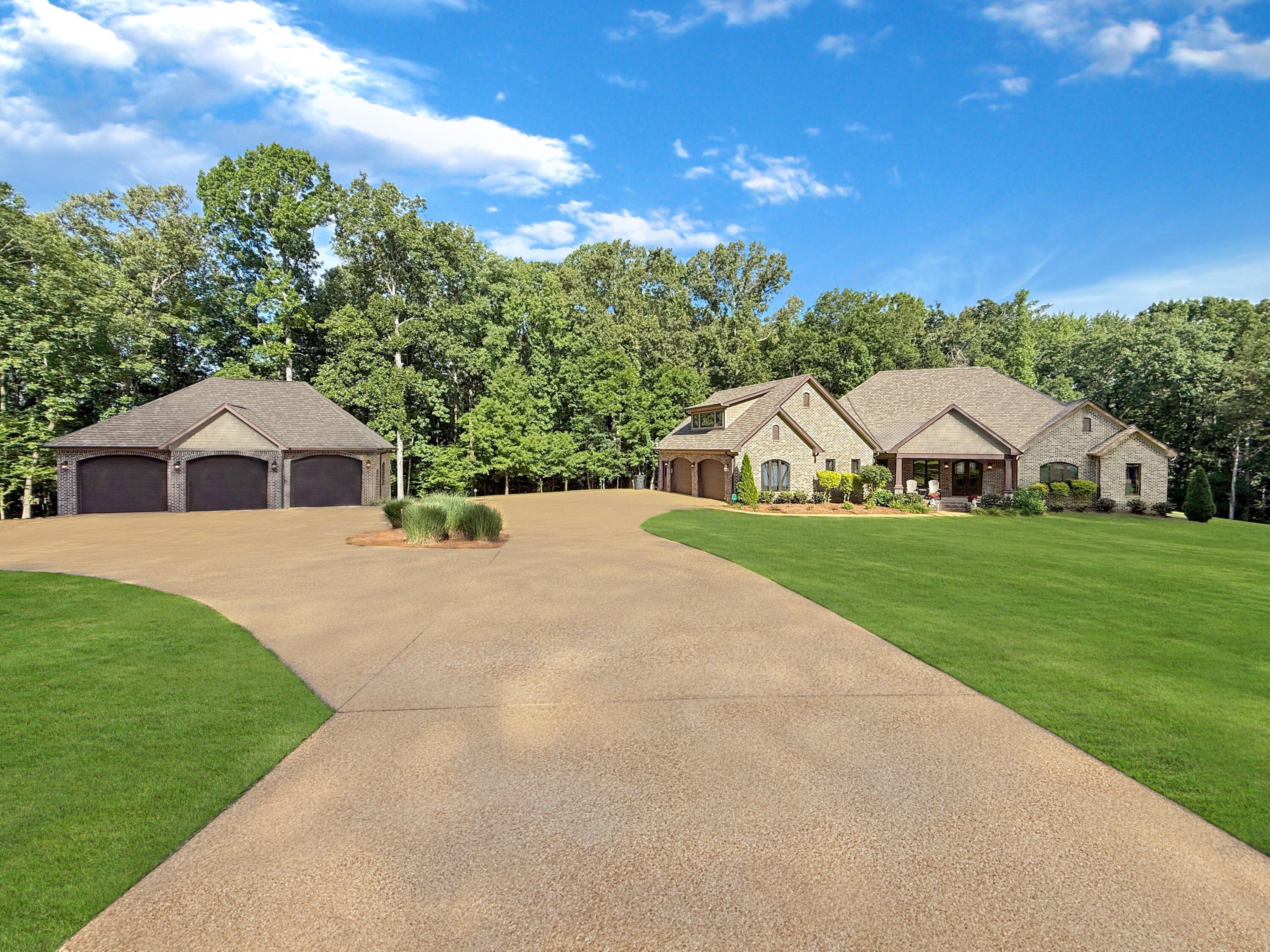 Single Family 4BR 4BA - 131 Driftwood Dr., Pontotoc, MS