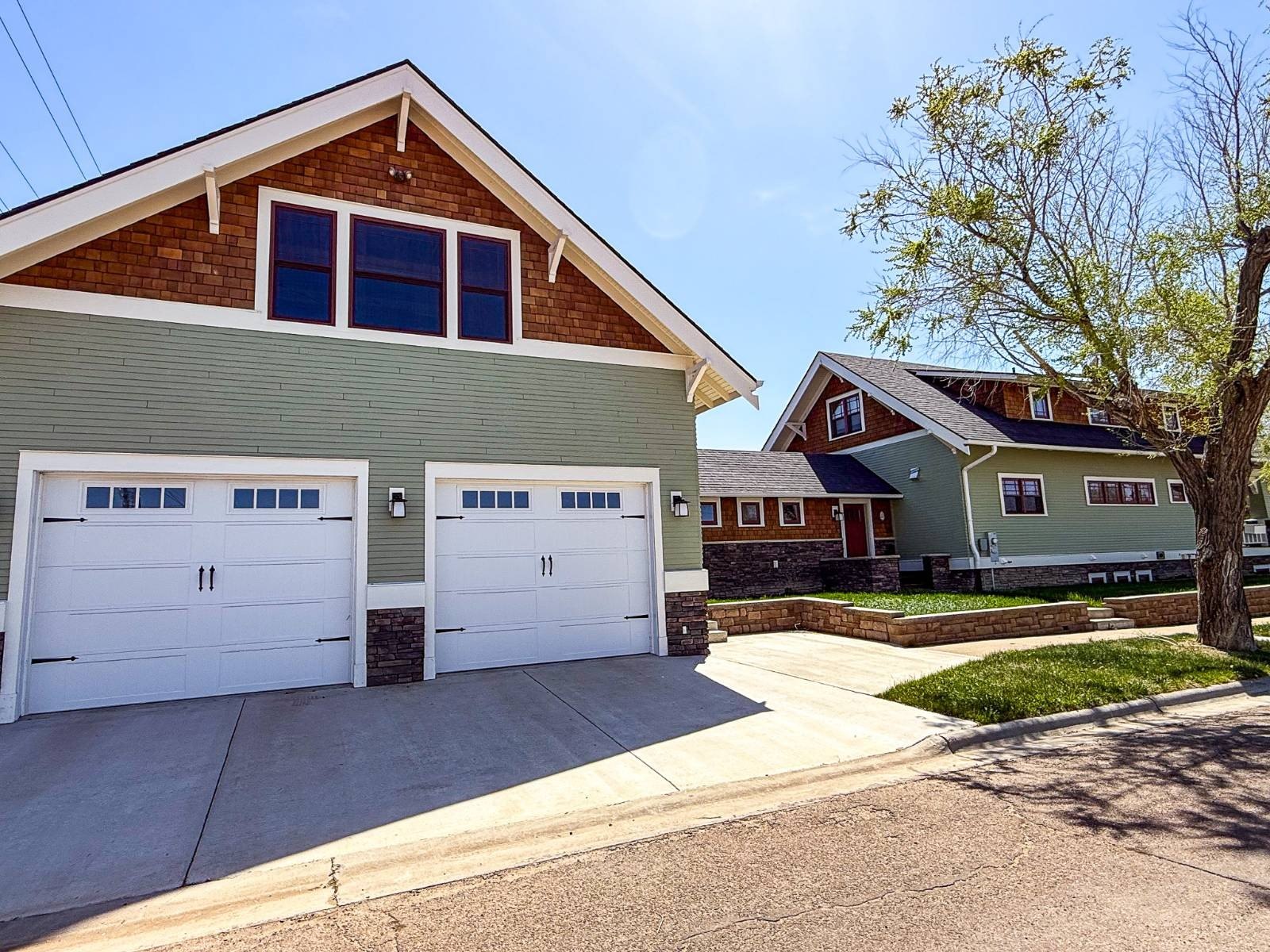 Single Family 5BR 5BA - 302 Main St, Scobey, MT