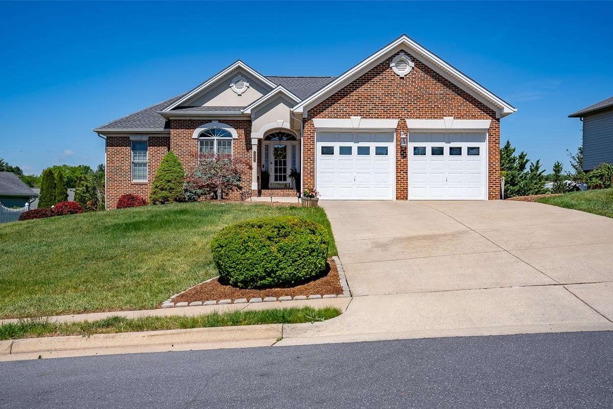 Single Family 4BR 3BA - 121 LEONARD CT, HARRISONBURG, VA