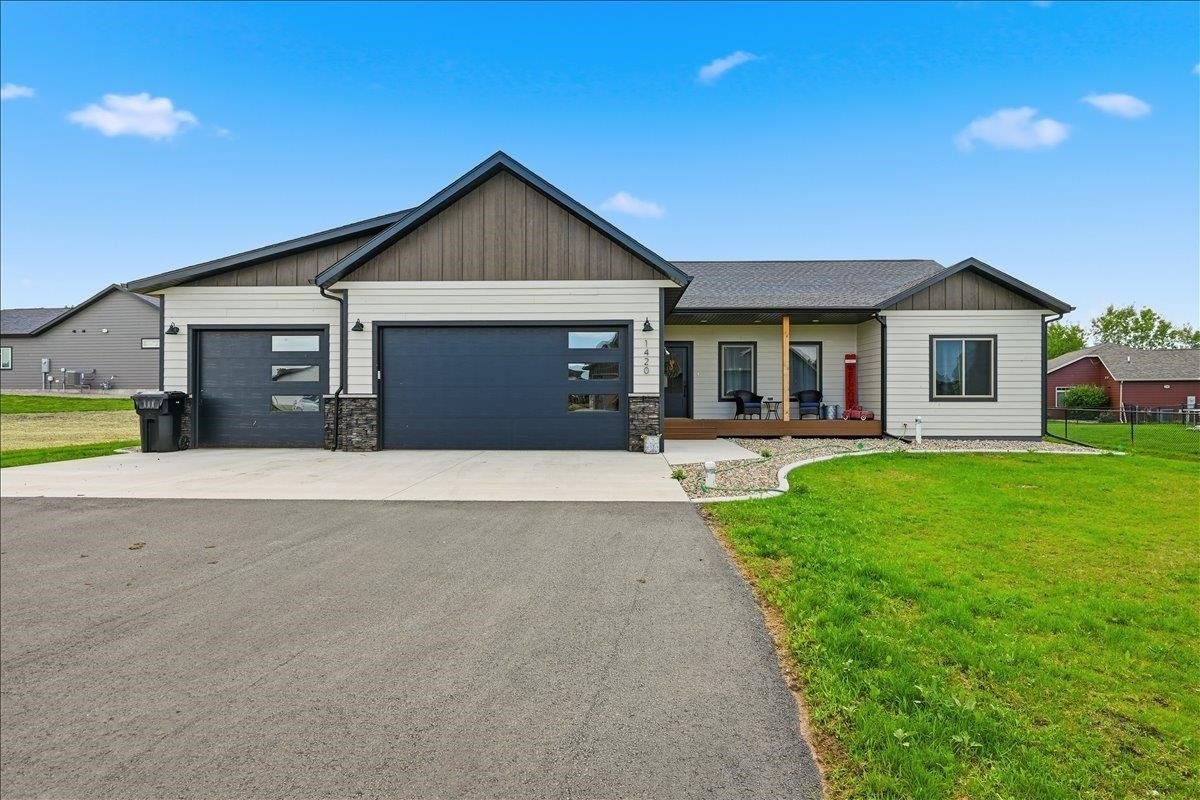 Single Family 3BR 2BA - 1420 Bozeman Court, Spearfish, SD