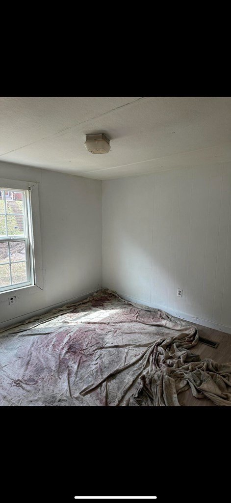 Single Family 2BR 1BA - 5314 Poorbottom Road, Elkhorn City, KY