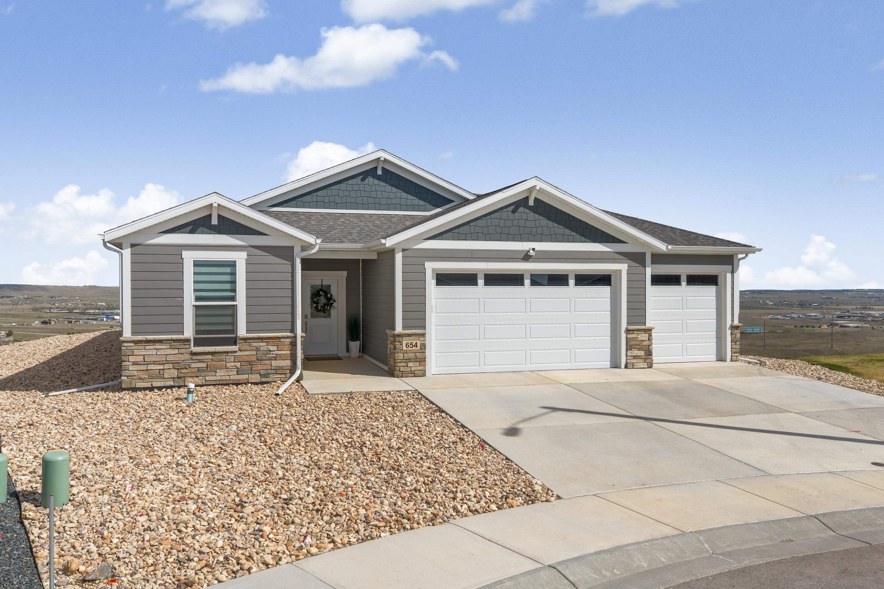 Single Family 4BR 3BA - 654 Aaron Ct, Rapid City, SD
