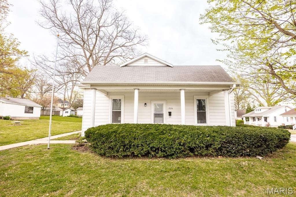 Single Family 3BR 2BA - 220 S Saint Clair Street, Lebanon, IL