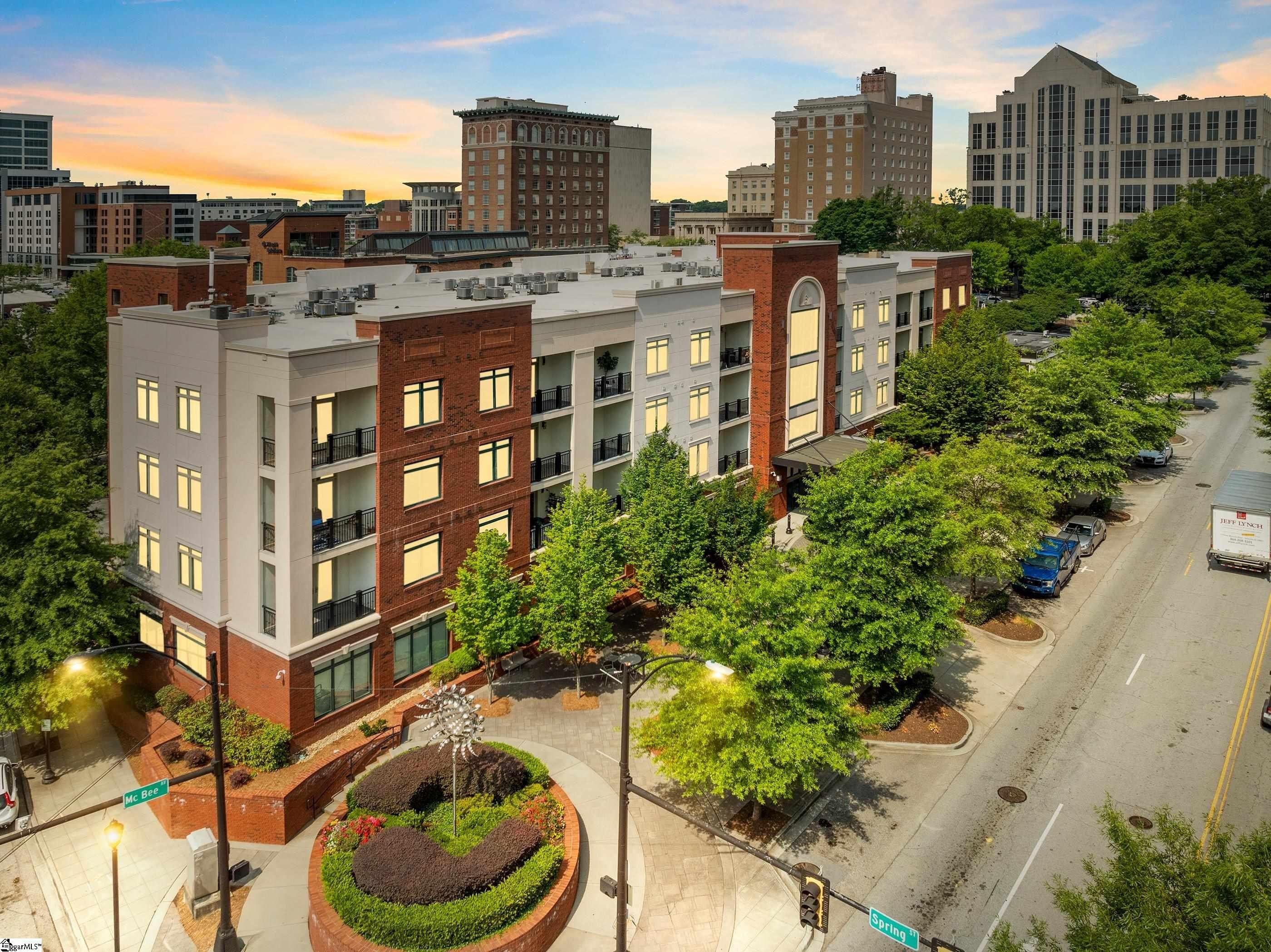 Condo 1BR 1BA - 98 E Mcbee Avenue, Greenville, SC