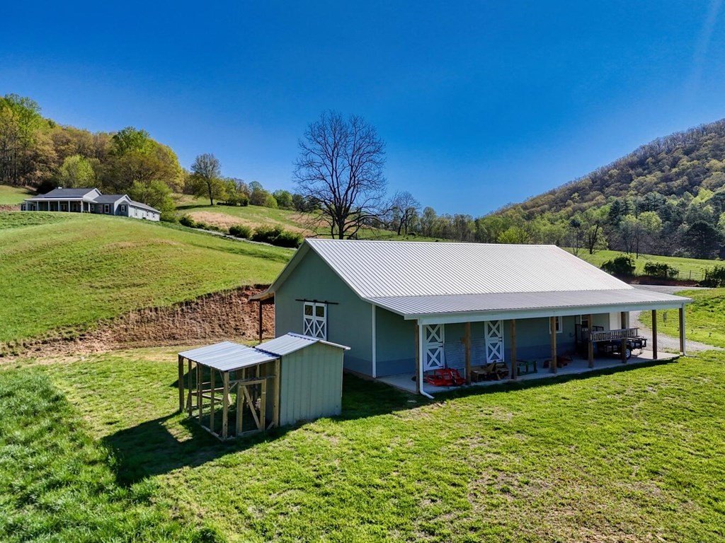 Single Family 3BR 3BA - 1735 Downings Creek Road, Hayesville, NC