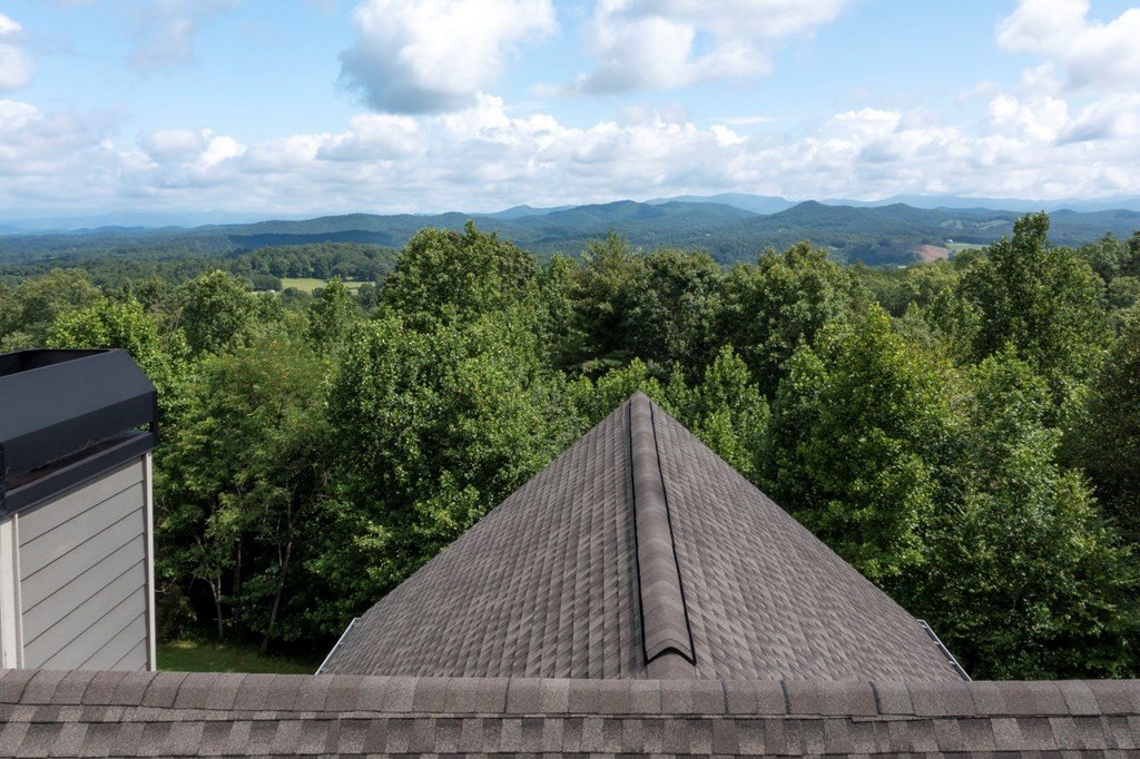 Single Family 4BR 3BA - 2079 Gallatin Road, Young Harris, GA
