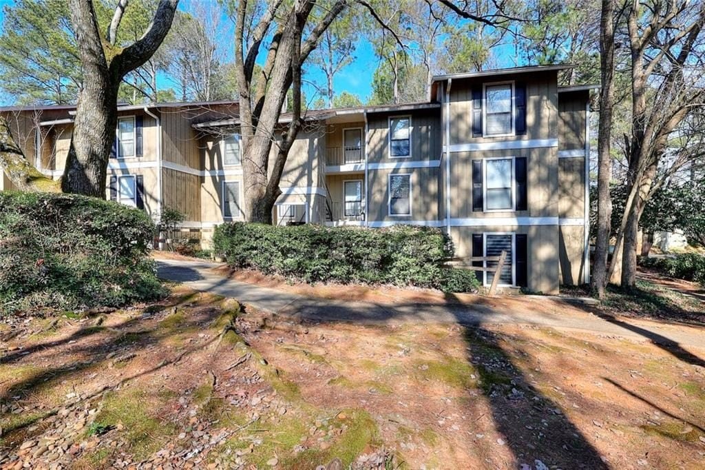 Condo 2BR 2BA - 5137 Roswell Road #6, Sandy Springs, GA