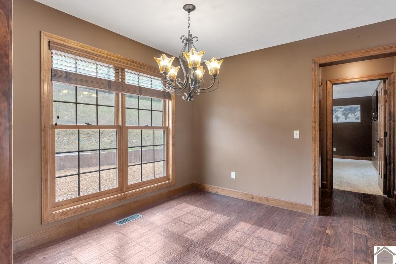 Single Family 4BR 3BA - 408 Holt Rd, Kuttawa, KY