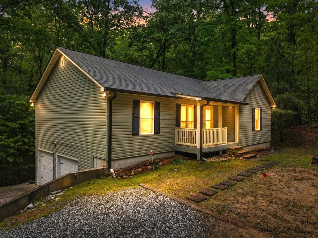 Single Family 4BR 3BA - 165 Pelican Drive, Ellijay, GA