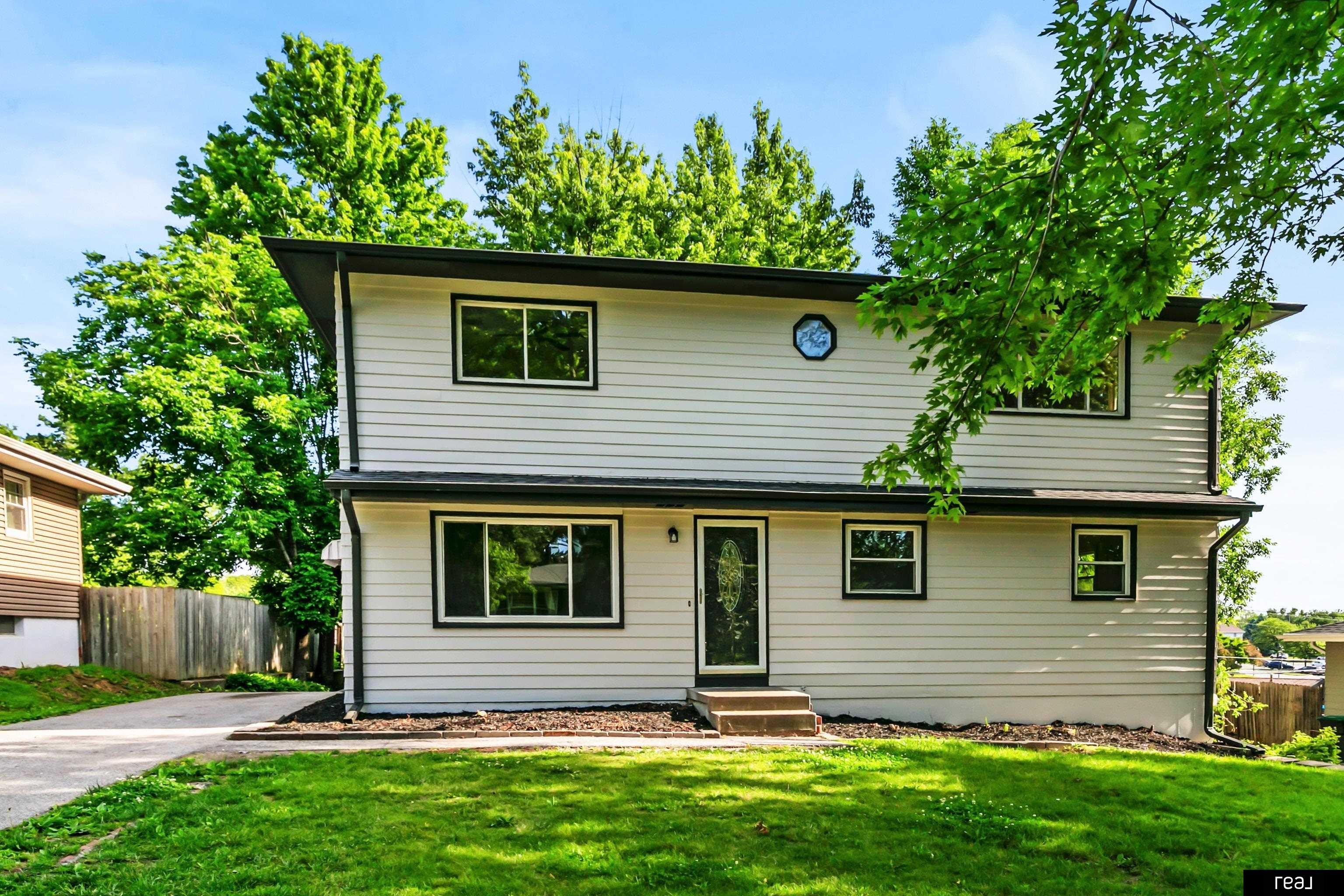 Single Family 4BR 2BA - 9144 Meredith Avenue, Omaha, NE