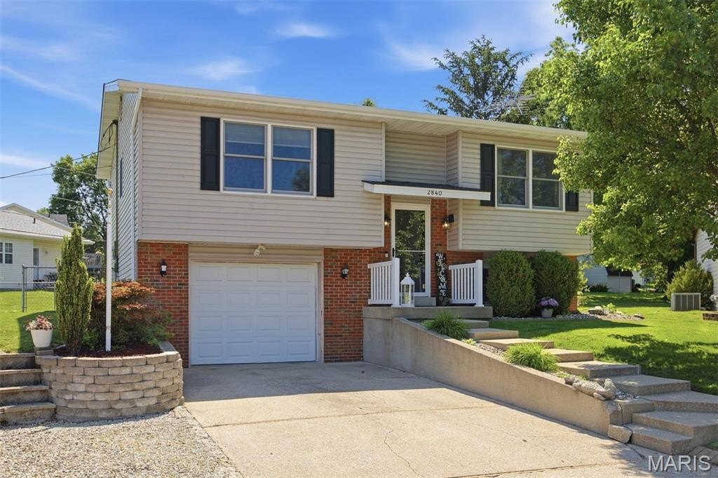 Single Family 3BR 2BA - 2840 Orchid Court, Highland, IL
