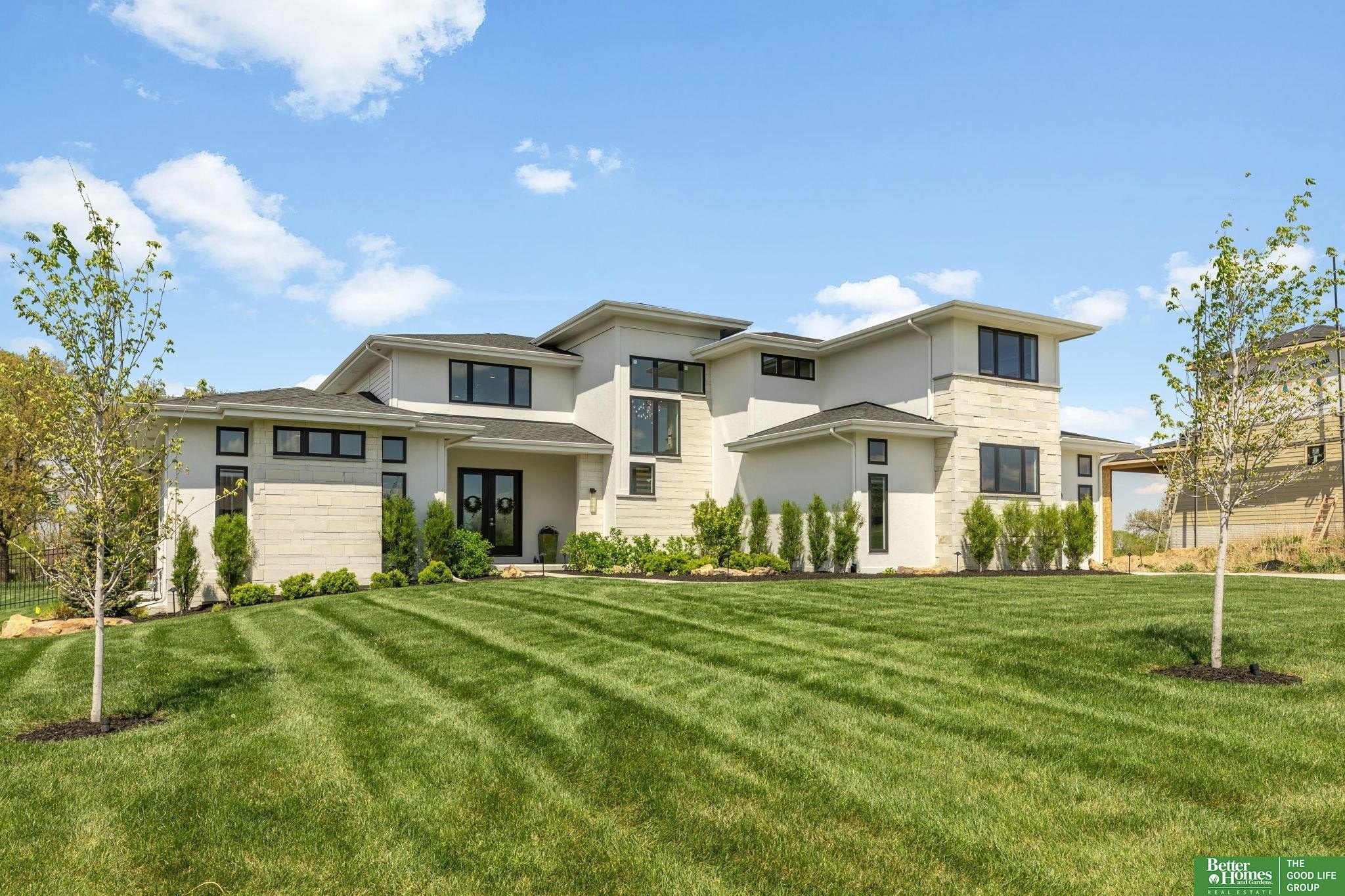 Single Family 4BR 5BA - 6630 Pawnee Circle, Omaha, NE