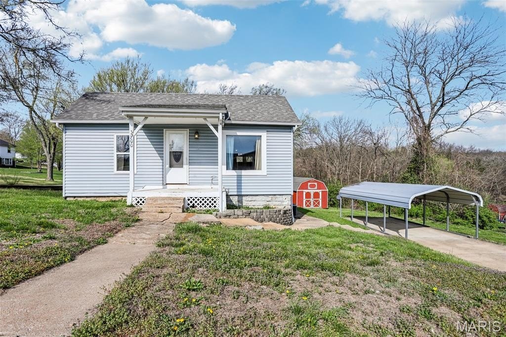 Single Family 2BR 1BA - 700 Lovett Street, De Soto, MO
