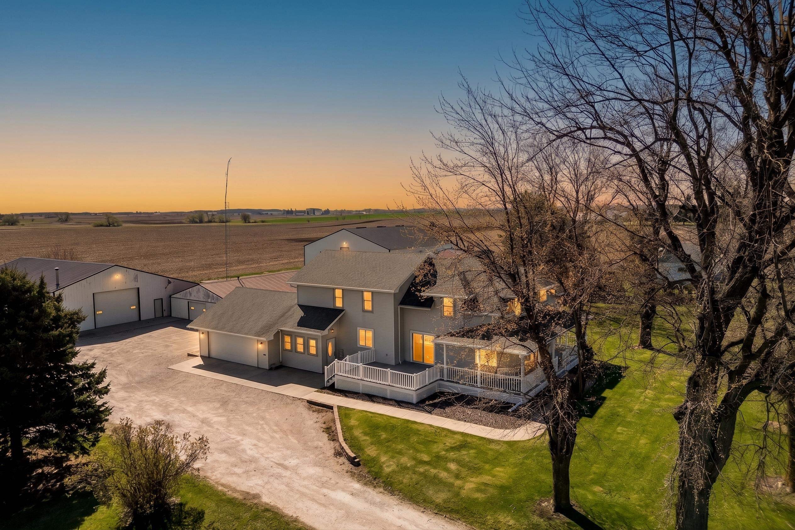 Single Family 6BR 3BA - N7031 County Rd E Road, Ripon, WI