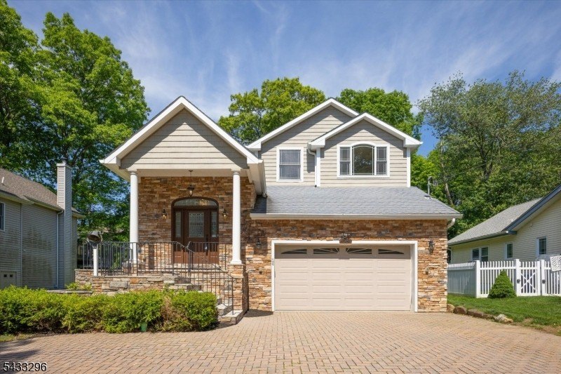 Single Family 4BR 4BA - 58 W Lake Shore Dr, Rockaway Twp., NJ