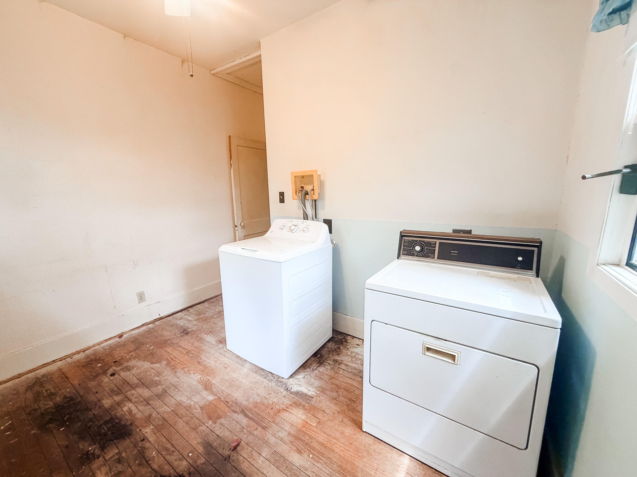 Single Family 3BR 1BA - 21422 406th Ave, Cavour, SD