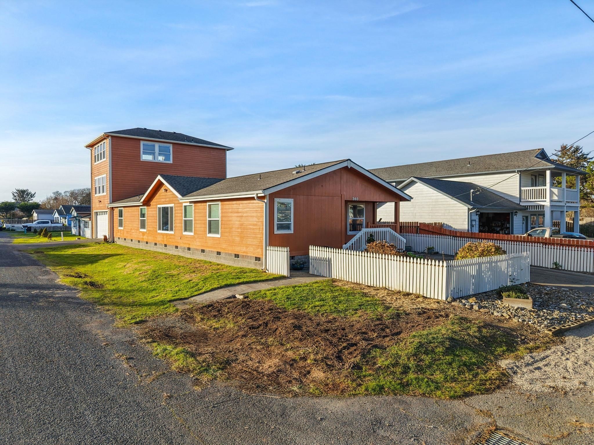 Single Family 4BR 4BA - 360 Grand, Crescent City, CA