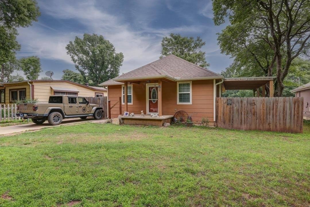 Single Family 2BR 2BA - 1322 North 15th, Arkansas City, KS