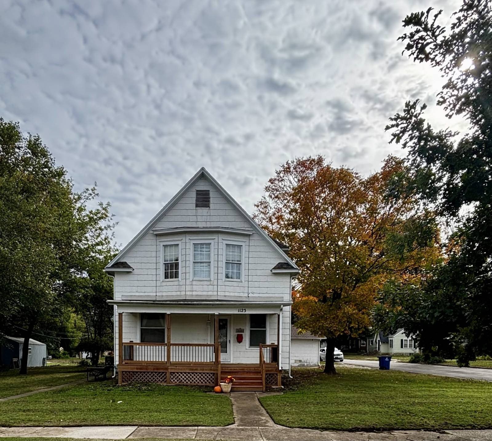 1123 W Main St