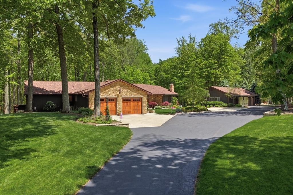 Single Family 5BR 5BA - 1833 Hanley Road, Lucas, OH