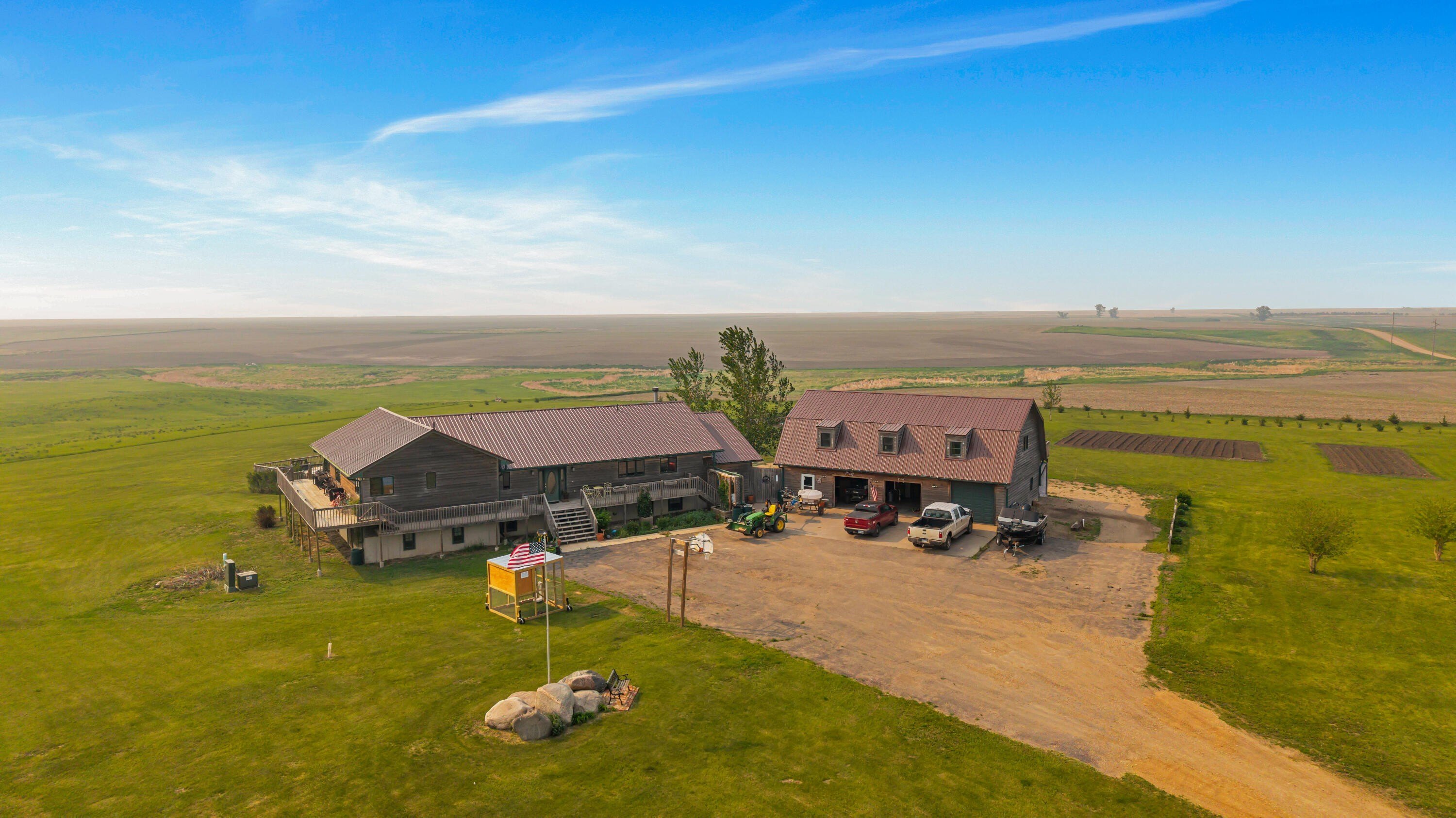 Single Family 5BR 4BA - 17143 404th Avenue, Doland, SD