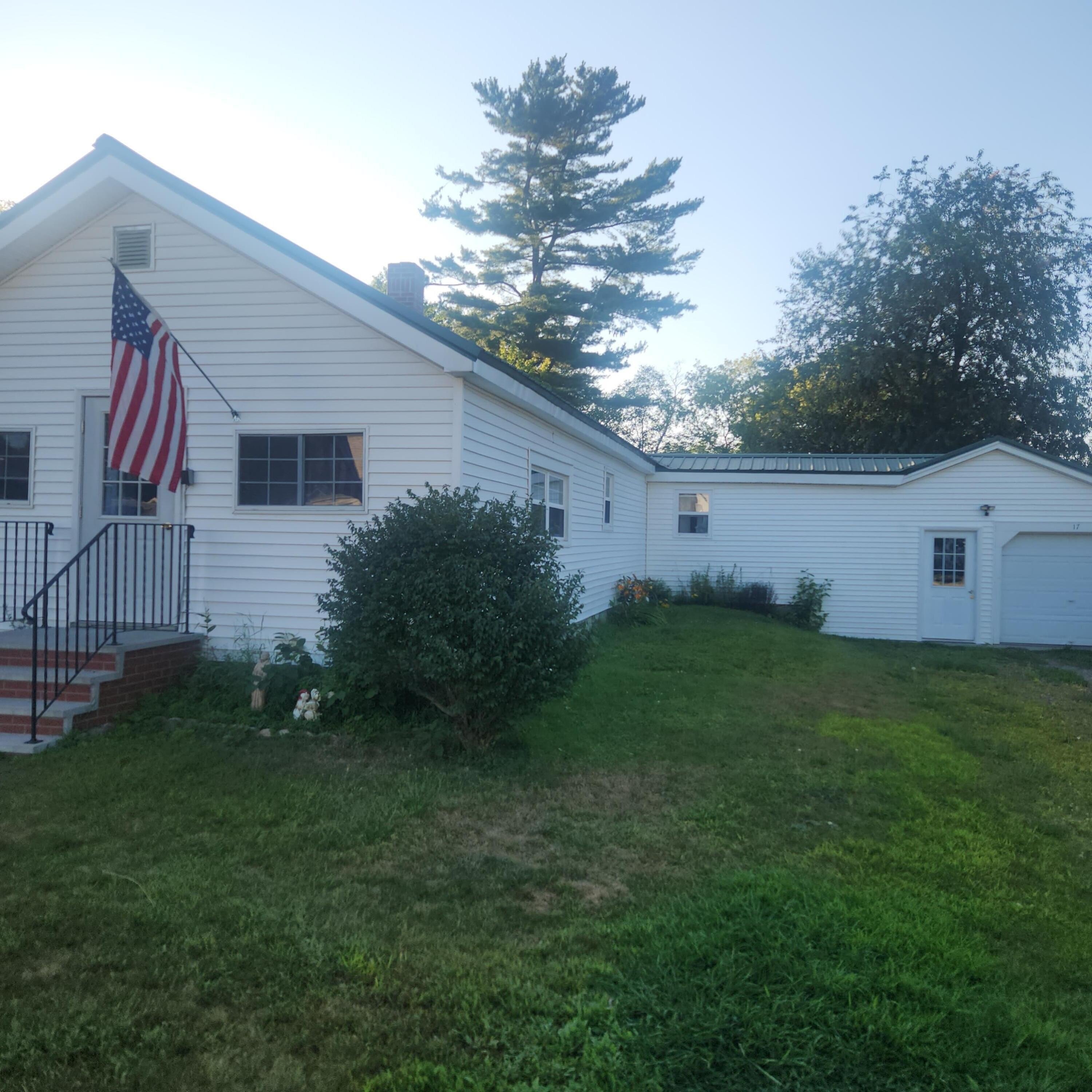 Single Family 2BR 1BA - 17 Willow Street, Howland, ME