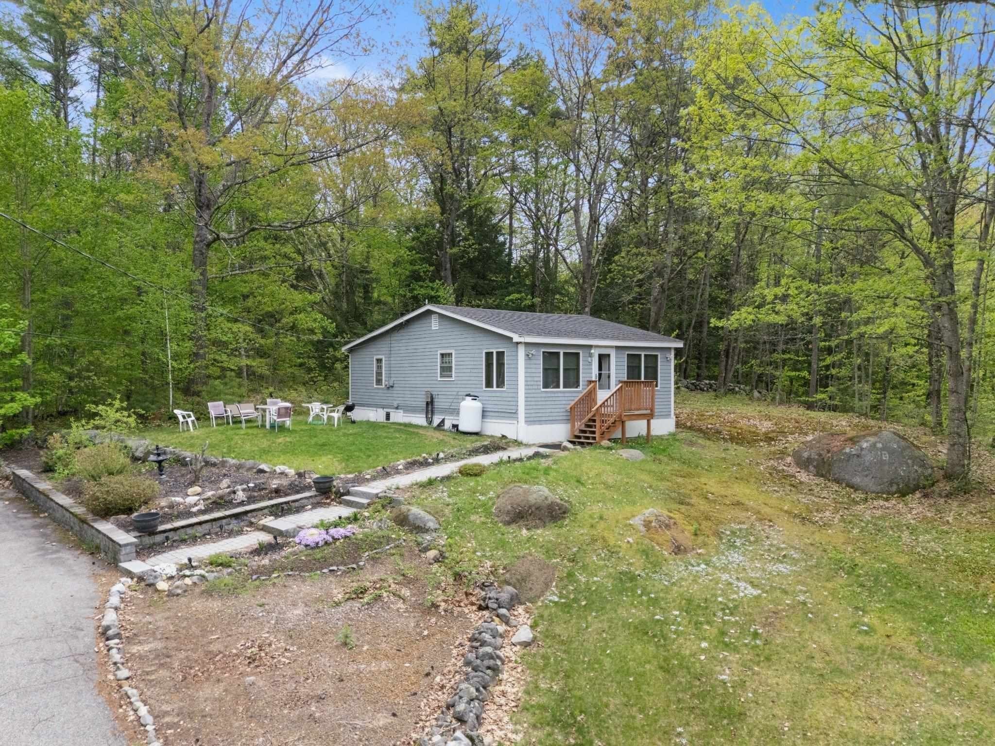 Single Family 2BR 1BA - 25 S Mayhew Turnpike, Hebron, NH