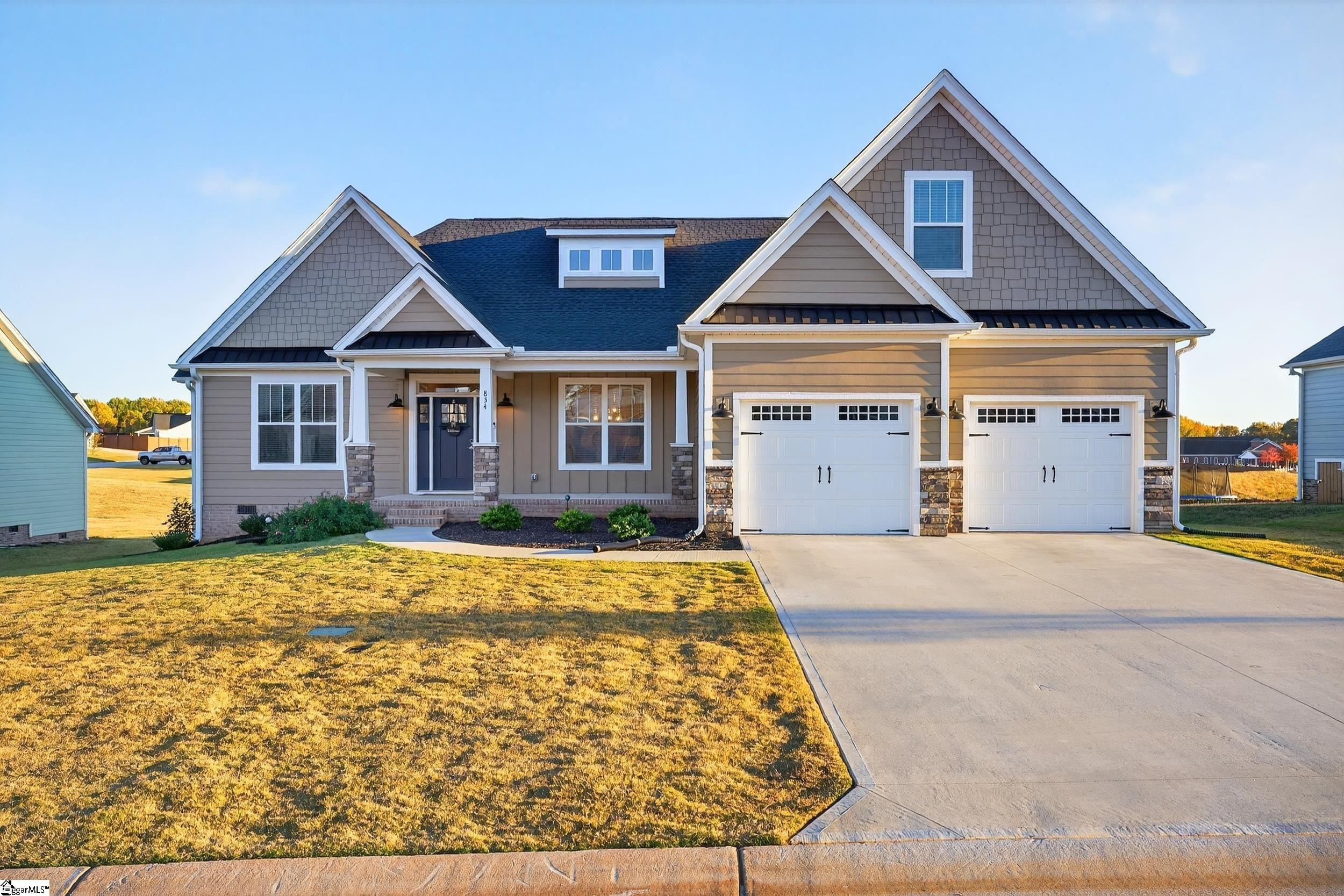 Single Family 4BR 2BA - 834 Grantwood Circle, Greer, SC