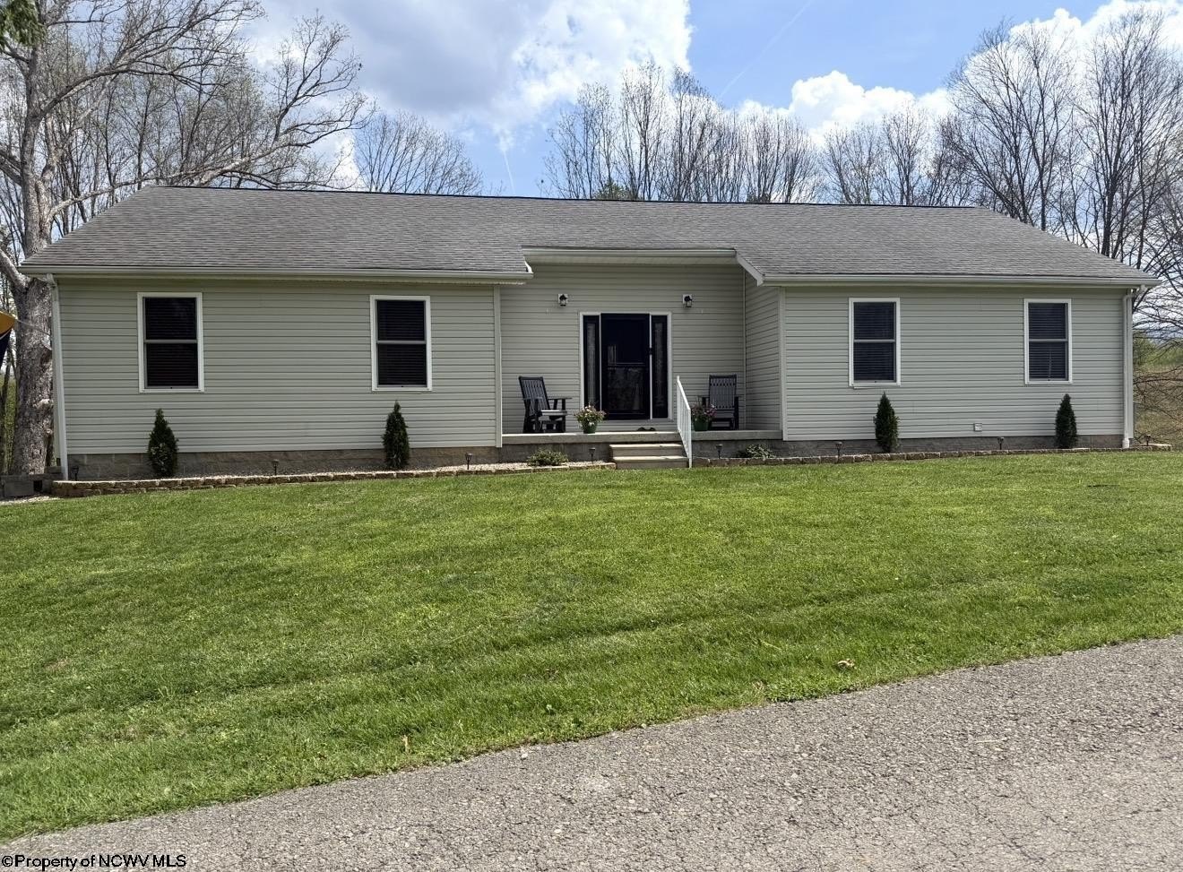 Single Family 4BR 3BA - 109 Cottage Hill Lane, Beverly, WV