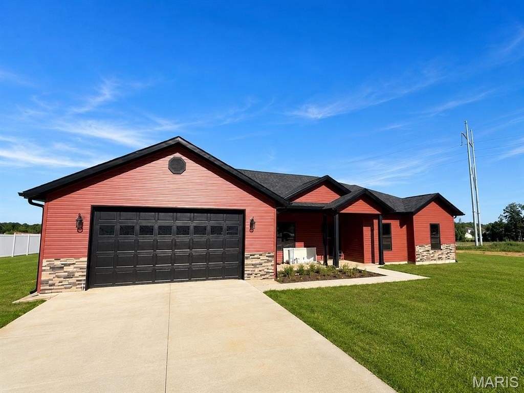 Single Family 4BR 2BA - 318 Kearbey Drive, Poplar Bluff, MO