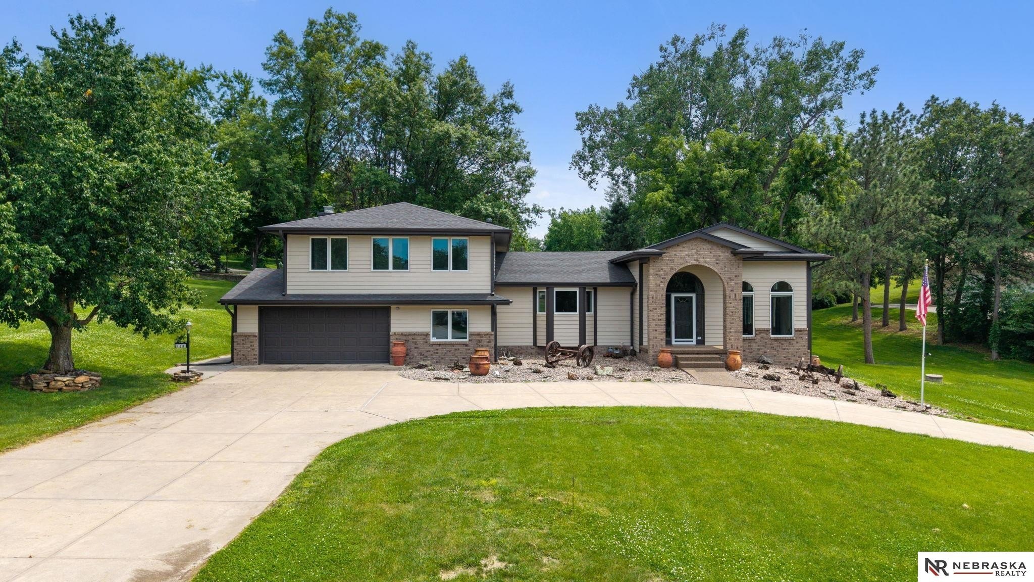 Single Family 4BR 5BA - 11211 Kentucky Road, Papillion, NE