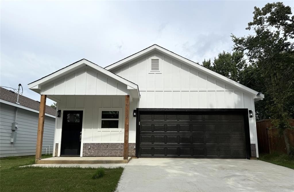 Single Family 4BR 3BA - 1917 Avenue A, Denison, TX