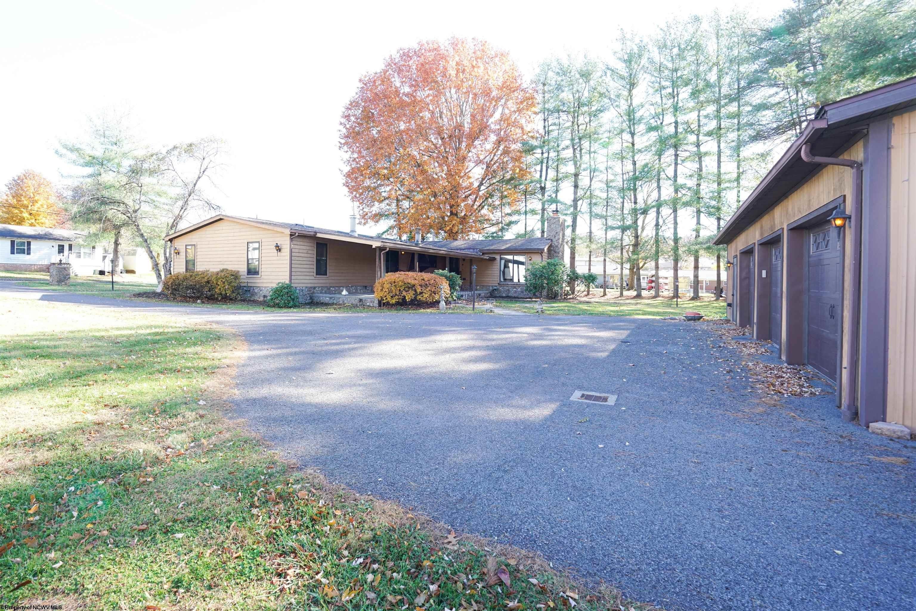 Single Family 3BR 3BA - 221 Broadway Avenue, Bridgeport, WV