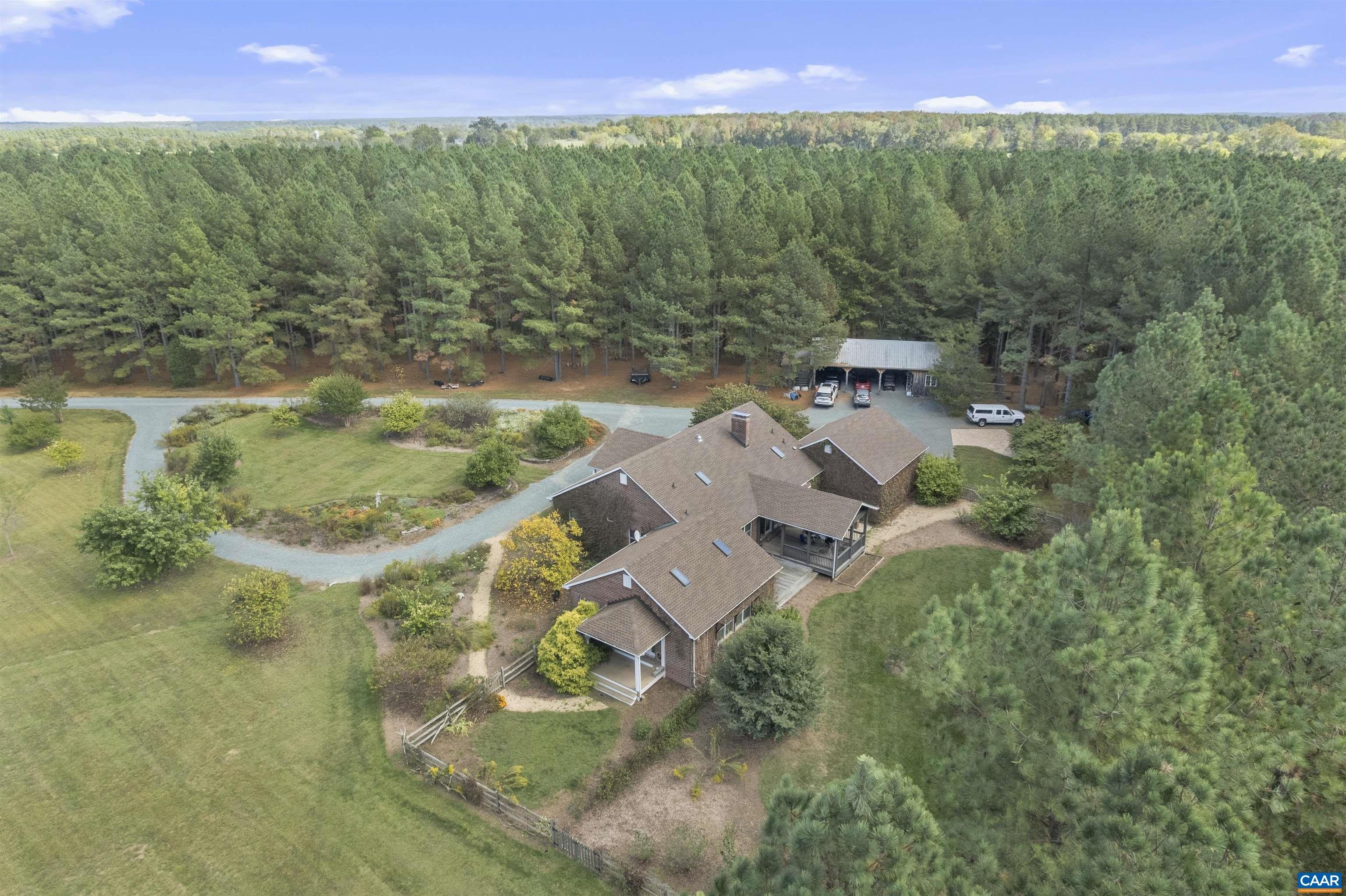 Single Family 4BR 5BA - 12048 LOUISA RD, GORDONSVILLE, VA